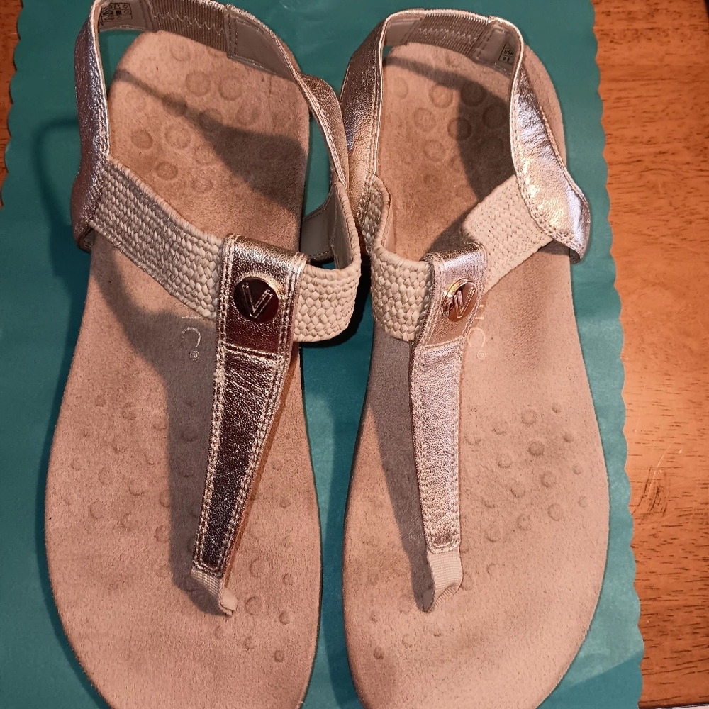 Vionic Metallic Champagne Beige Thong Sandals